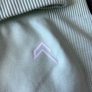 LIKE NEW! Classic seamless ZEST set